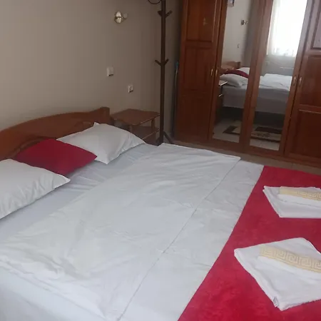 Manastira 2 Emo アパート パンポロボ