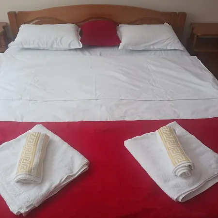 アパート Manastira 2 Emo パンポロボ