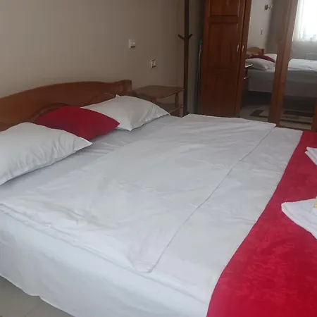 Manastira 2 Emo بامبوروفو