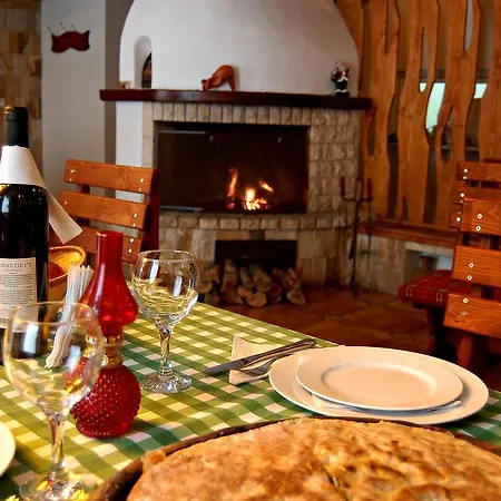 アパート Manastira 2 Emo パンポロボ