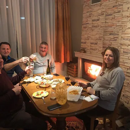 Manastira 2 Emo パンポロボ