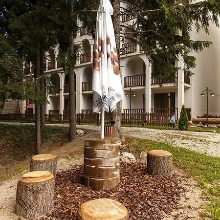 アパート Manastira 2 Emo パンポロボ